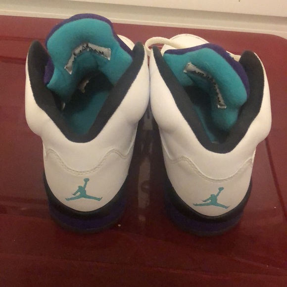 Air Jordan 4’s grapes size 4.5 - Picture 3 of 5